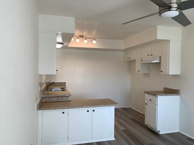 Foto del edificio - 11854-11856 Inglewood Ave