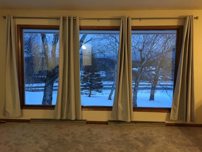 Foto del edificio - 4815 Woodland Ave