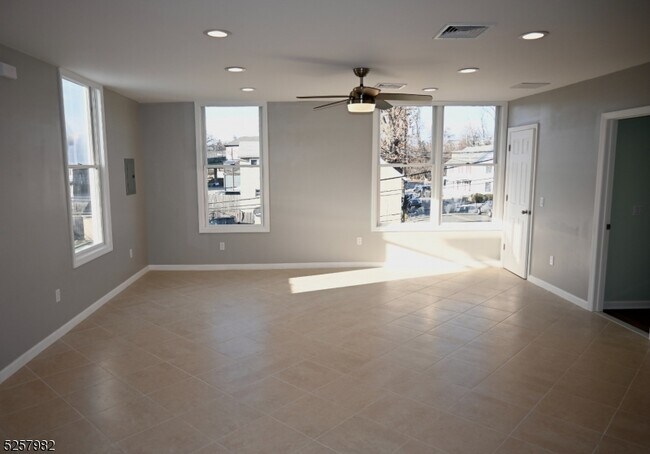 Foto del edificio - 61 Mountainview Blvd