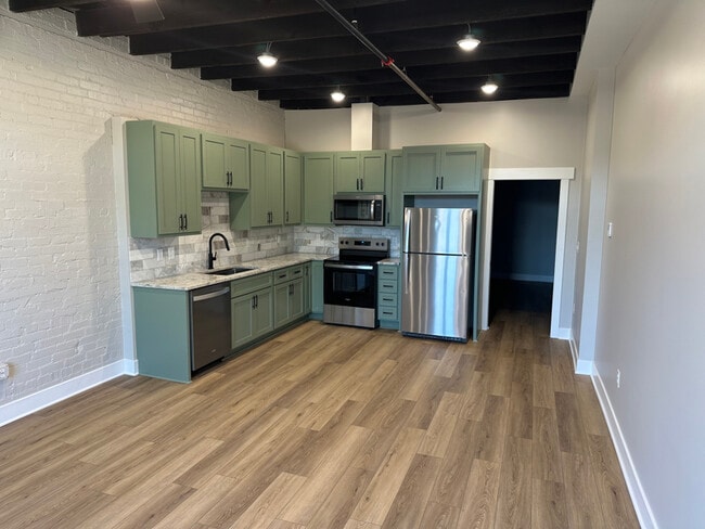 Building Photo - 104 S 4th St