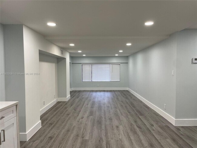 Foto del edificio - 4725 SW 62nd Ave
