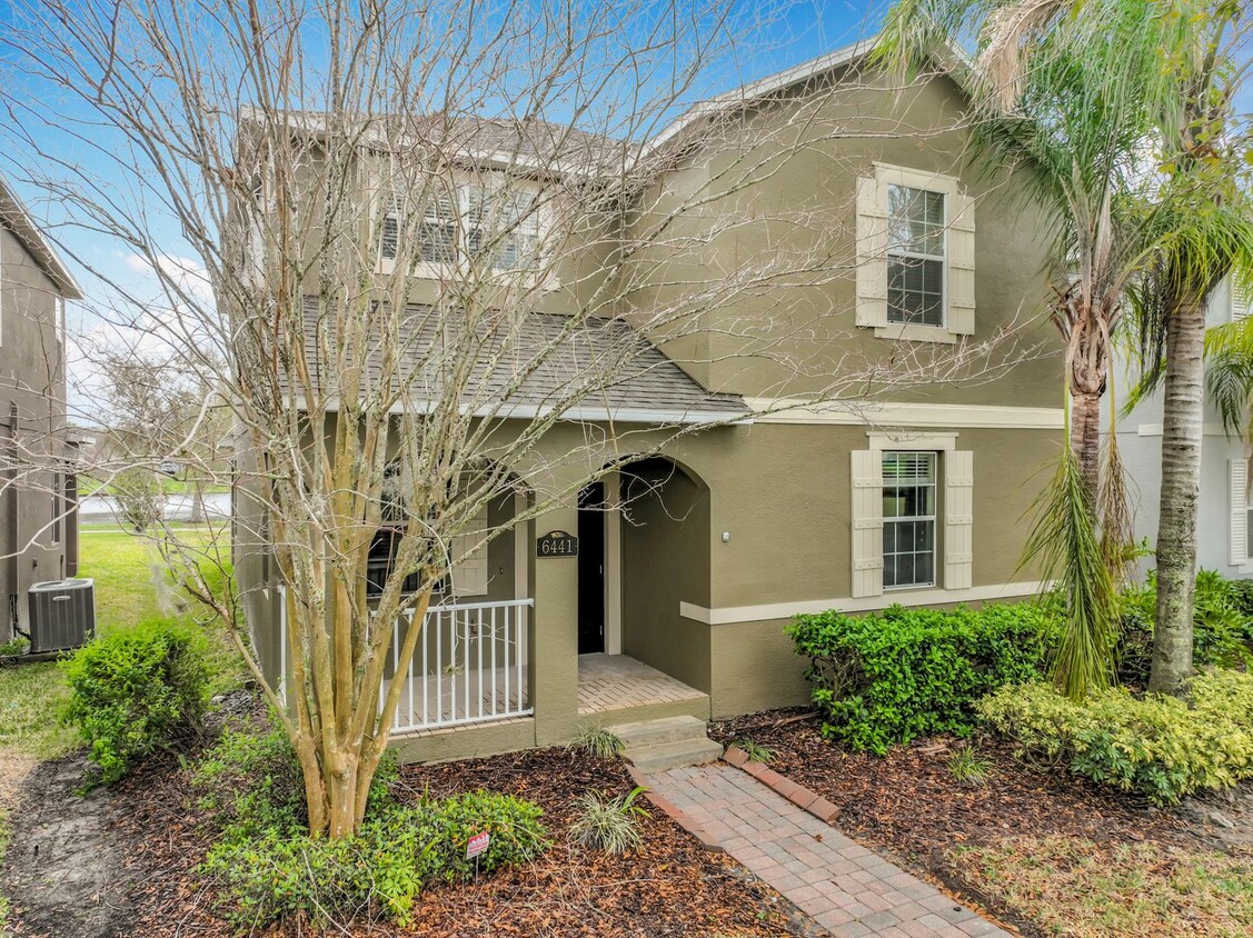 Primary Photo - 6 BEDROOM 3 BATHROOM TWO STORY HOME ON IND...