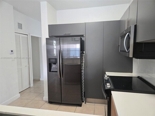 Foto del edificio - 1539 SE 27th St