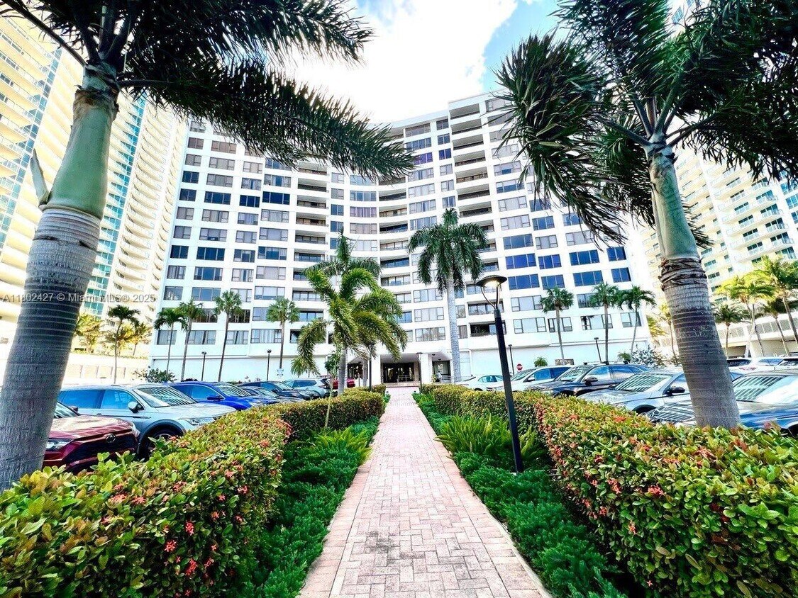 Primary Photo - 3505 S Ocean Dr