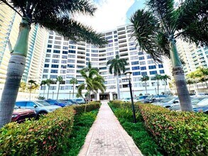 Building Photo - 3505 S Ocean Dr