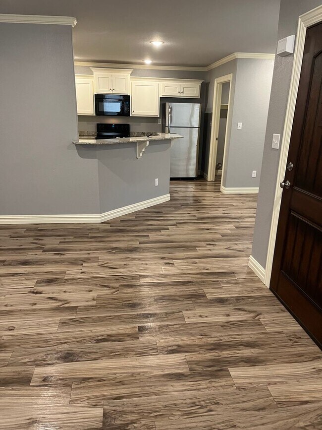 Foto del edificio - **Call Heather at 479-208-0305 to discuss ...