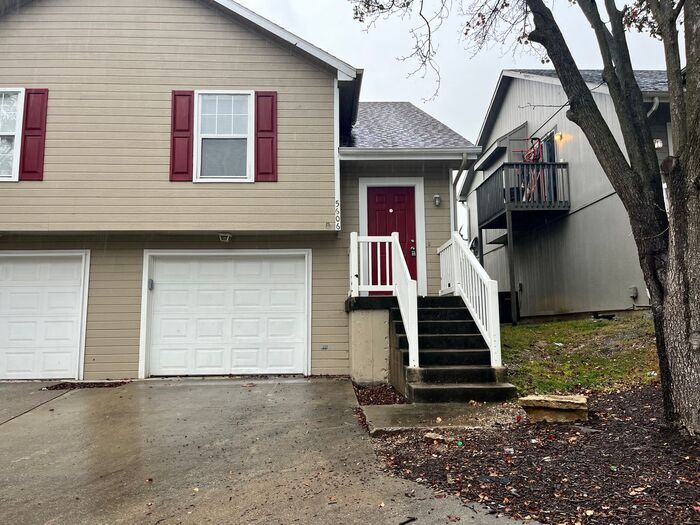 Primary Photo - Spacious 3-Bed/2-Bath/1-Car Townhouse in P...