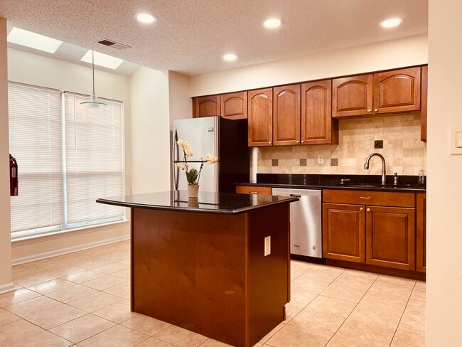 Cocina - 25 Balboa Ln