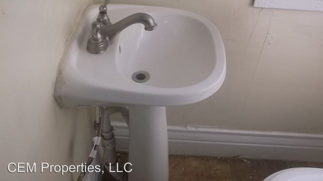 Building Photo - 33 Trenaman St