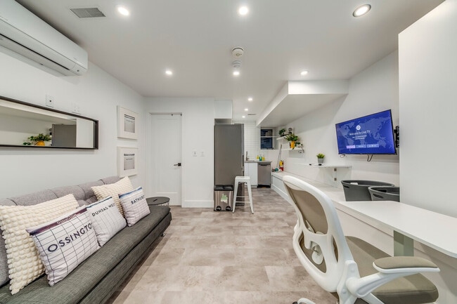 Building Photo - 19 Claremont St