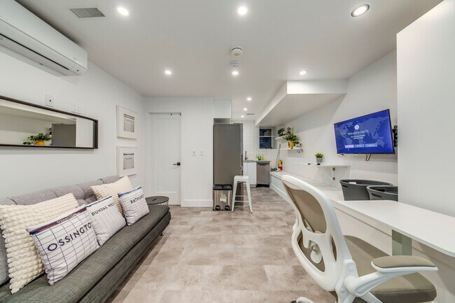 Building Photo - 19 Claremont St