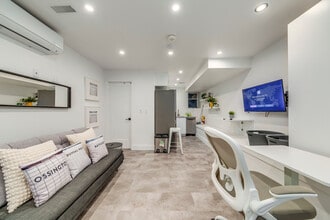 Building Photo - 19 Claremont St