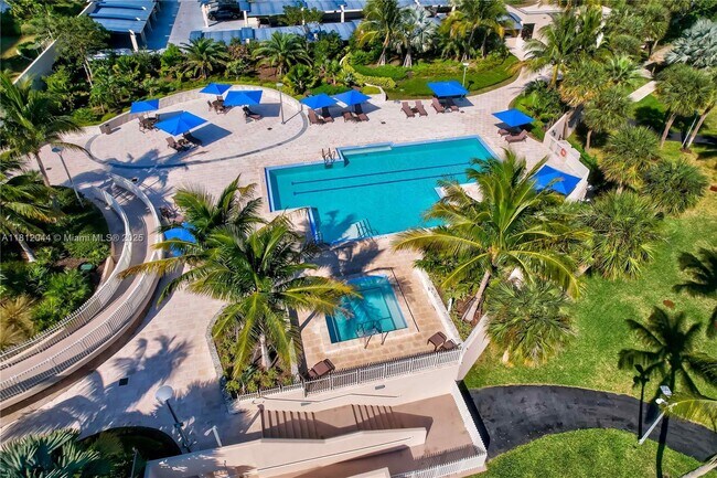 Foto del edificio - 3 Grove Isle Dr