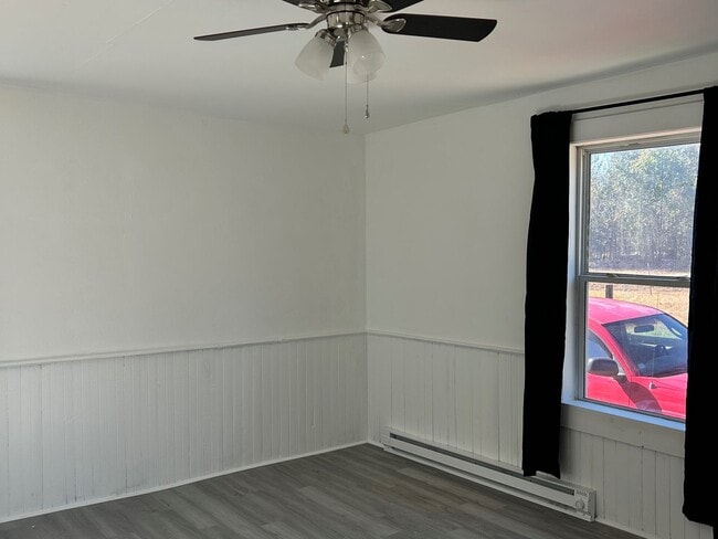 Building Photo - 422 Adam St