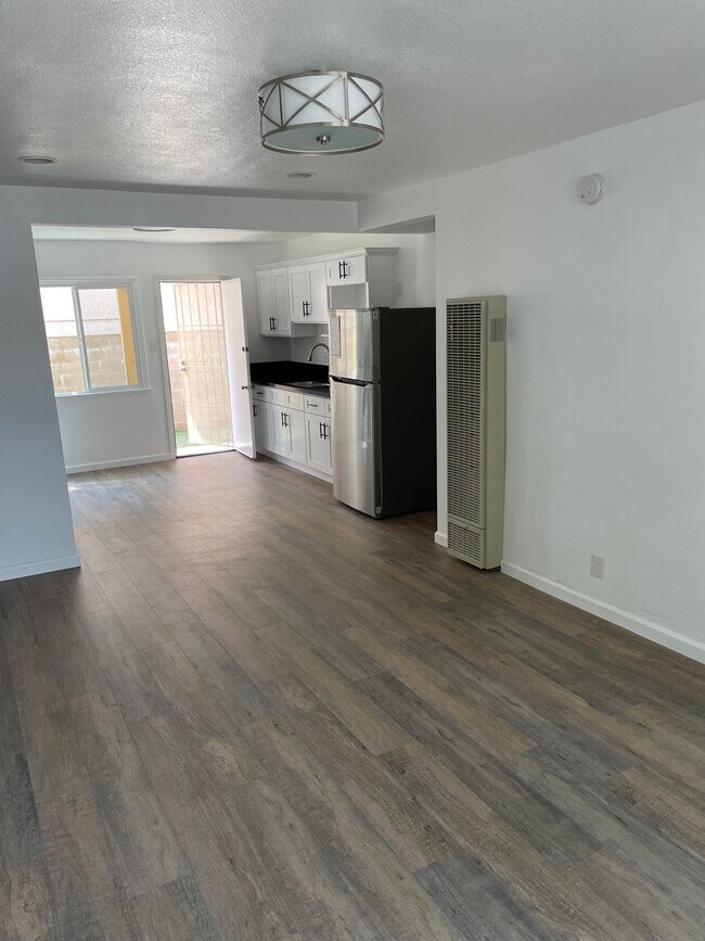 Foto del edificio - 6940 Woodley Ave