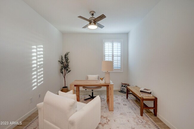 Building Photo - 26523 N Thornhill Dr