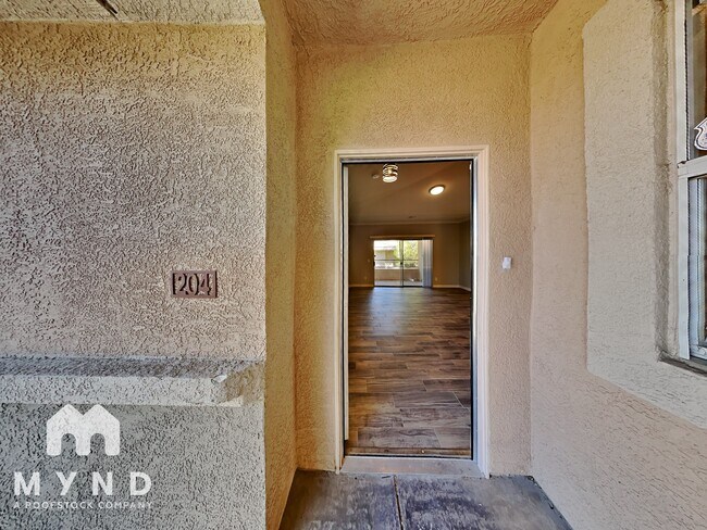 Foto del edificio - 900 Domnus Ln