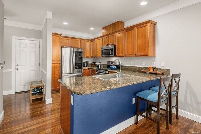 Foto del edificio - Renton/Talbot area Townhome in gated community!  3 bedroom 3.5 bathroom. Available NOW!!