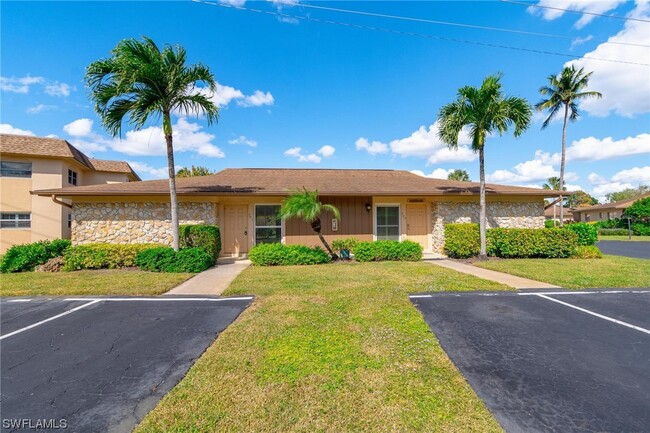 Building Photo - 701 Palm View Dr