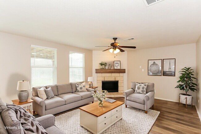 Foto del edificio - 413 Emerald Creek Dr