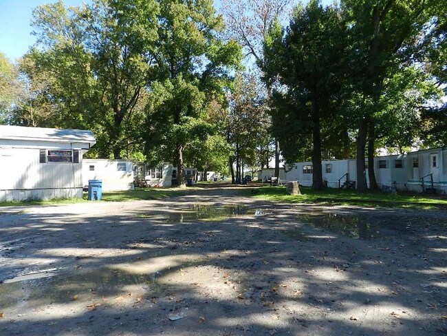 Building Photo - 1-18 Dars Ln