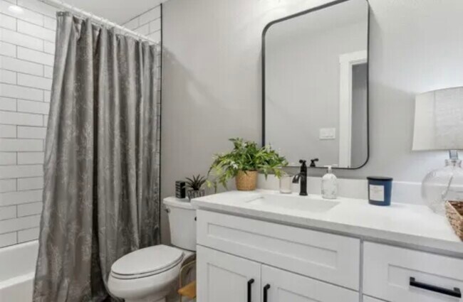 Foto del edificio - 2314 Creekview Dr