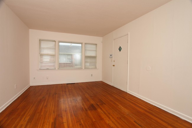 Building Photo - 947-951 S Mission Rd