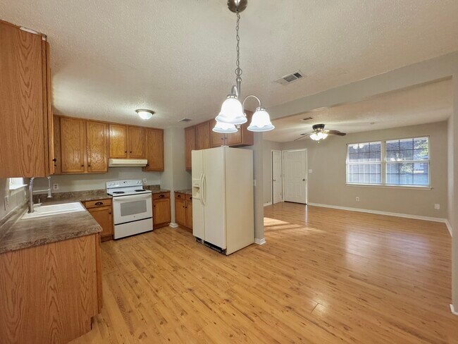 Foto del edificio - 4205 W Avenida De Golf