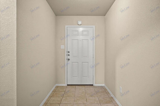 Building Photo - 2492 Saldana Dr