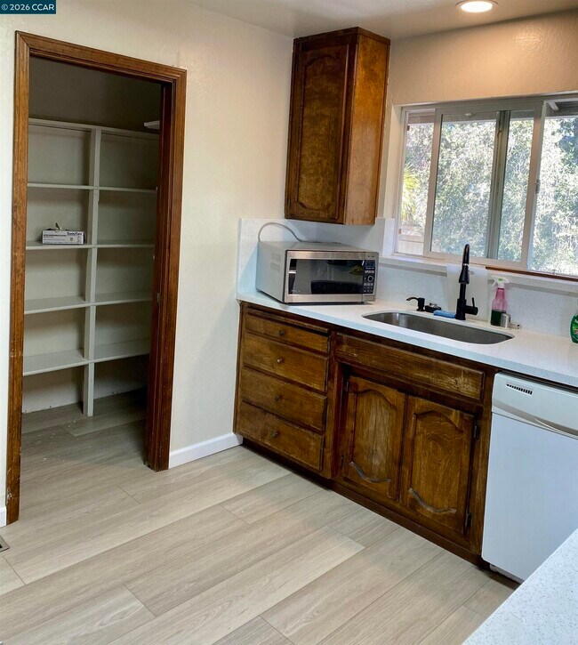 Foto del edificio - 4694 N Stone Road