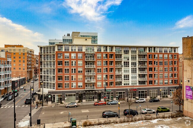 Building Photo - 1001 W Madison St