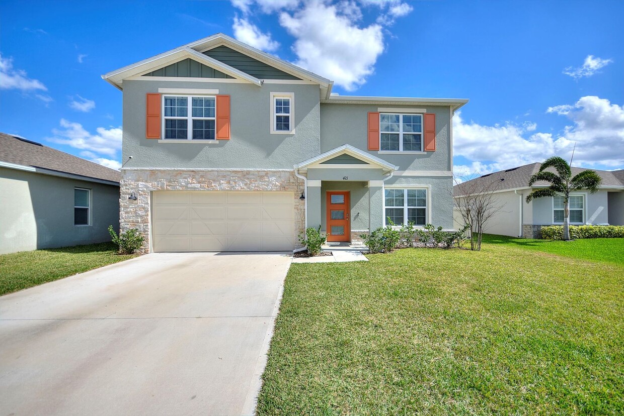Foto principal - STUNNING HOME ON A POND LOT