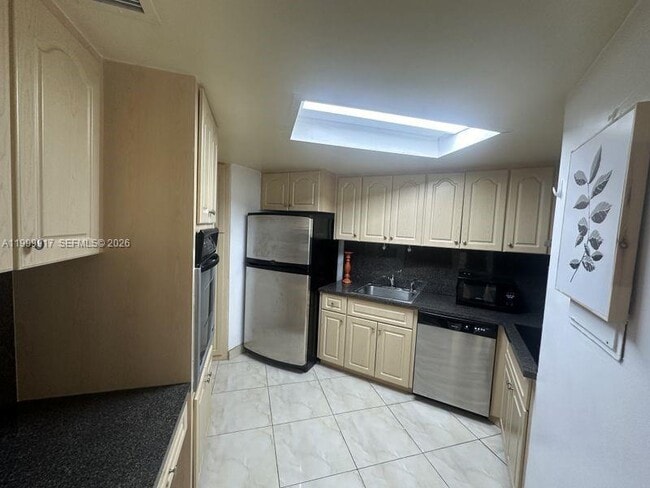 Building Photo - 801 Brickell Bay Dr