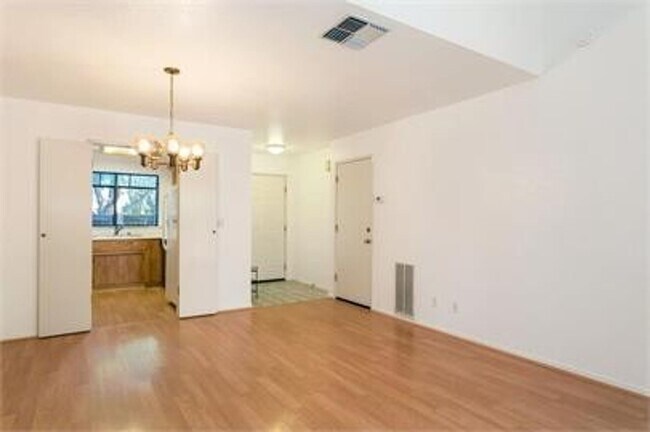Foto del edificio - Great 2 bedroom, 1.5 bath in South Davis for September move in!