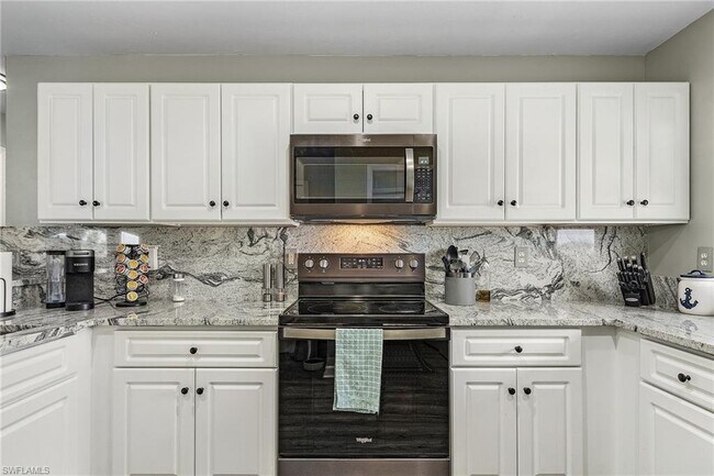 Building Photo - 703 NE 23rd Terrace