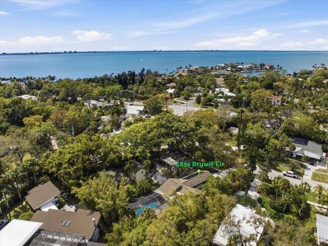 Foto del edificio - Pet-Friendly, 3bd/3bth with Bonus Outbuilding in North Sarasota