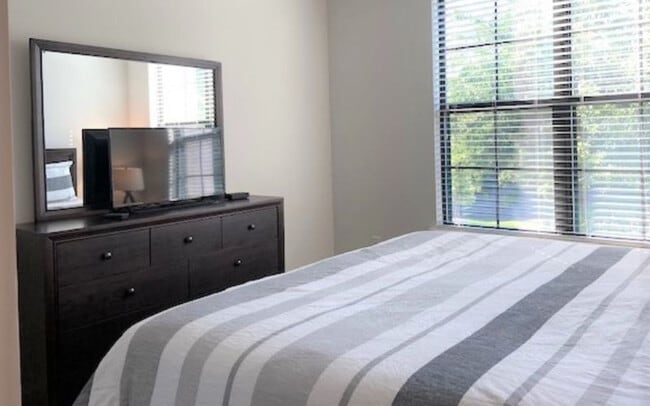 Building Photo - 10105 Westside Pkwy