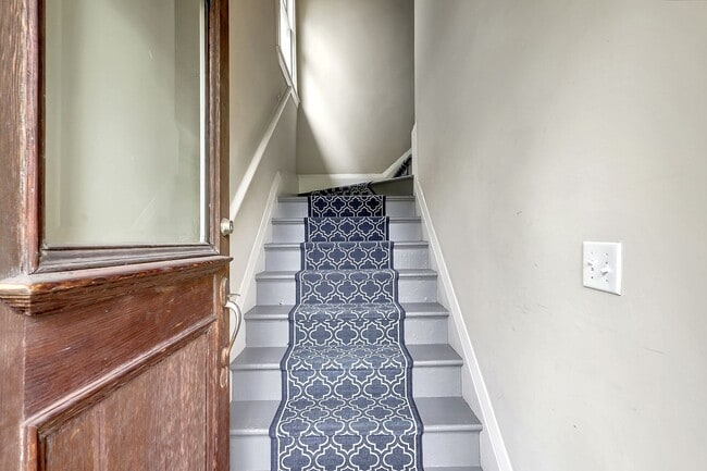 Building Photo - Perfect Blend of Piedmont Ave Energy & Tree-Lined Tranquility