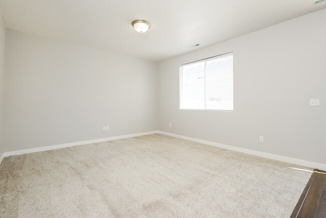 Building Photo - 2087 W 3290 S