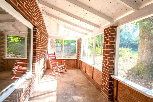 Building Photo - 1021 Farrell