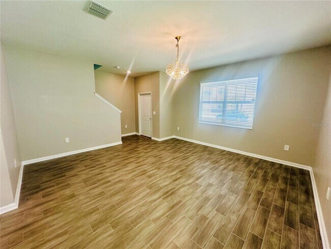 Foto del edificio - 6452 Sprucepine Ln