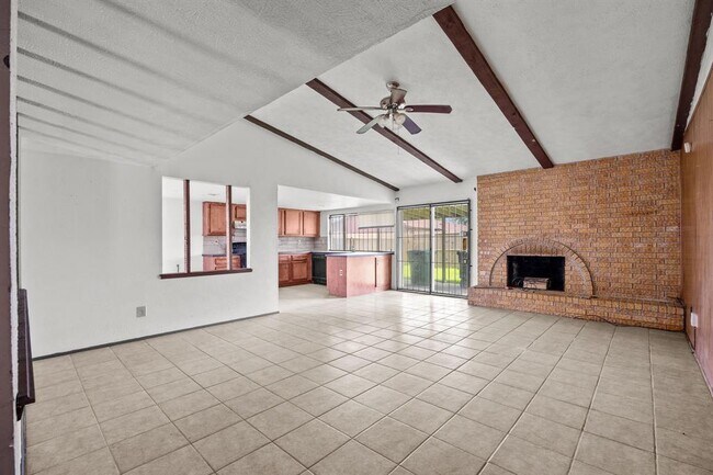 Building Photo - 15619 Fall Briar Dr