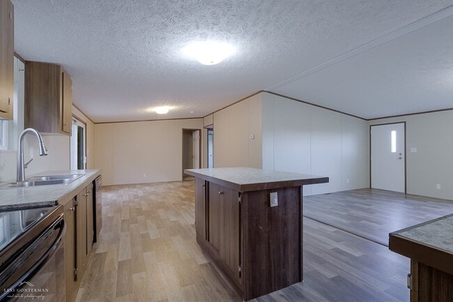 Building Photo - 160 Clays Ct
