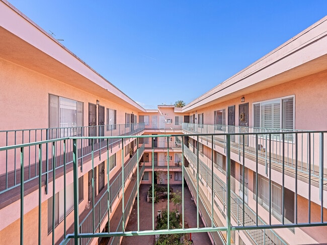 Foto del edificio - 335 Cedar Ave