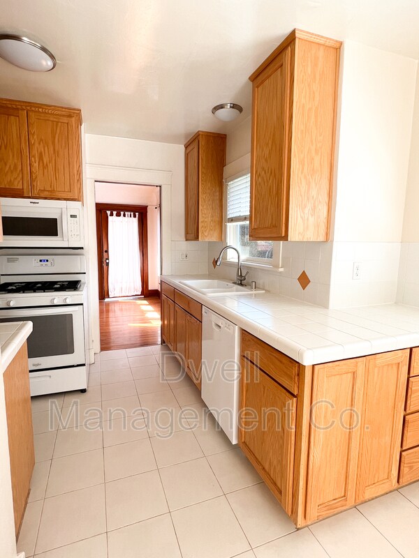 Building Photo - 1629 Brookes Ave