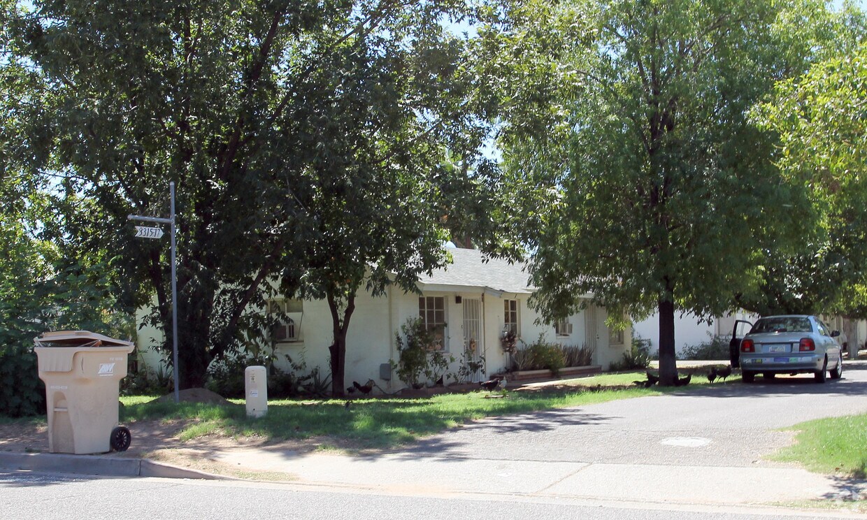 Primary Photo - 3315-3317 E Earll
