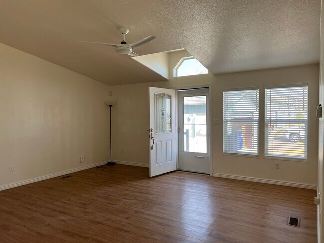 Foto del edificio - 3 Bedroom Westside Home