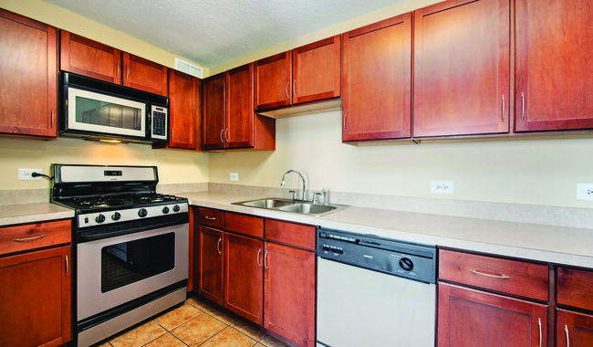 Spacious kitchen with plenty of counter space - 2200 Grace