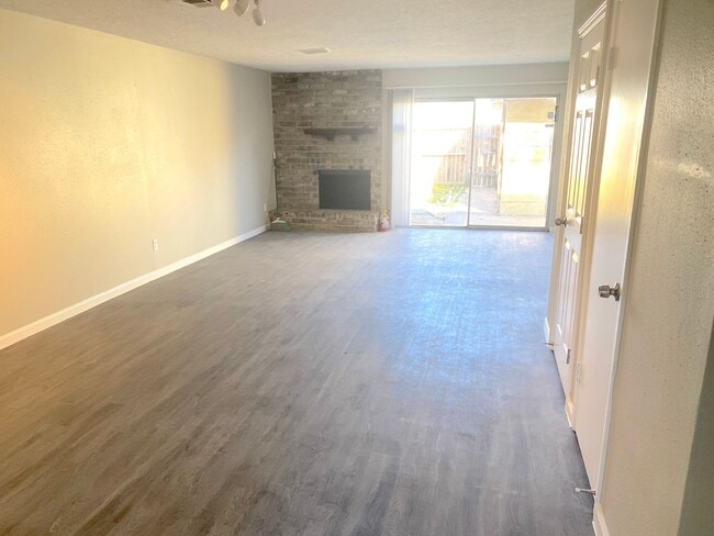 Building Photo - 6620 Westwick Dr