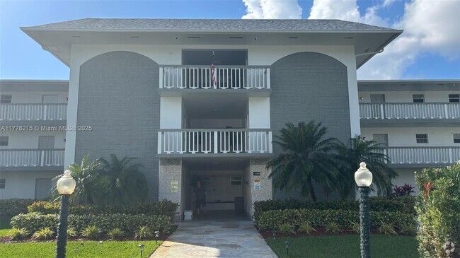 Building Photo - 1200 Hillcrest Ct